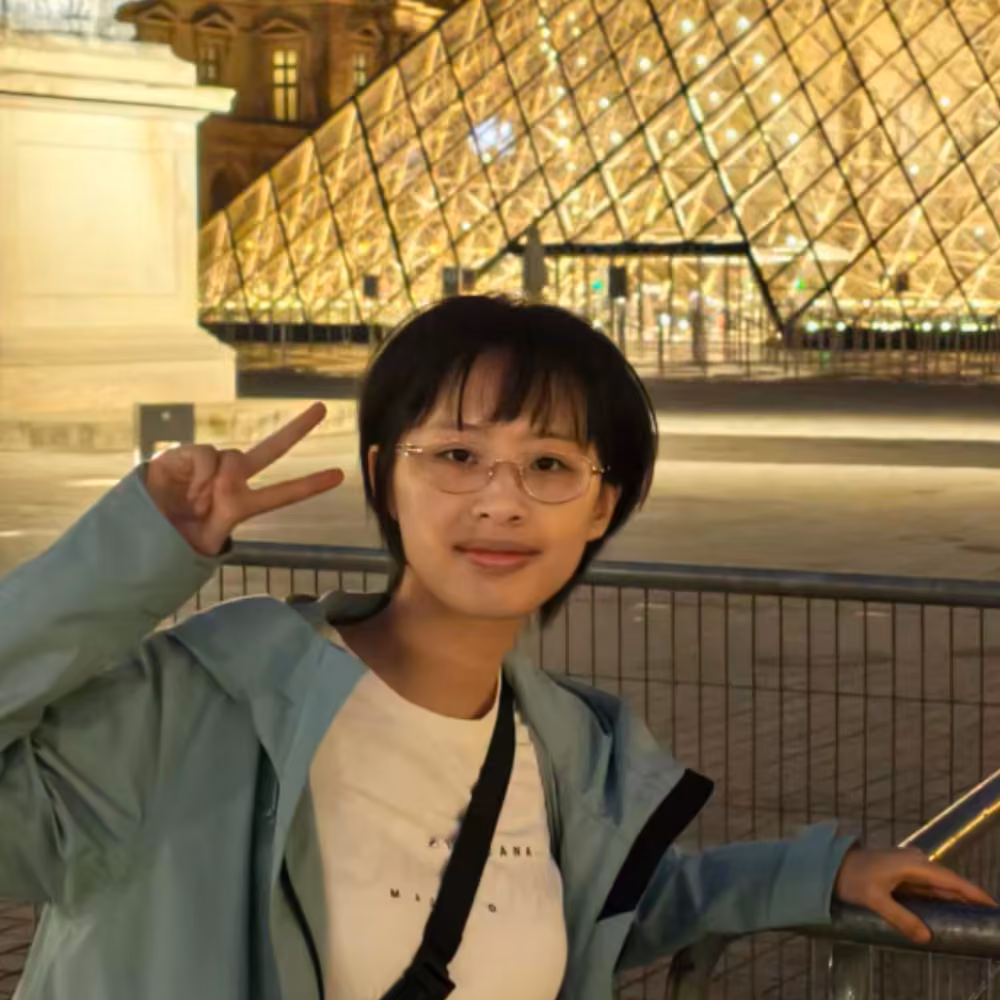 I am Yunwen. I am wearing a dark blue shirt.